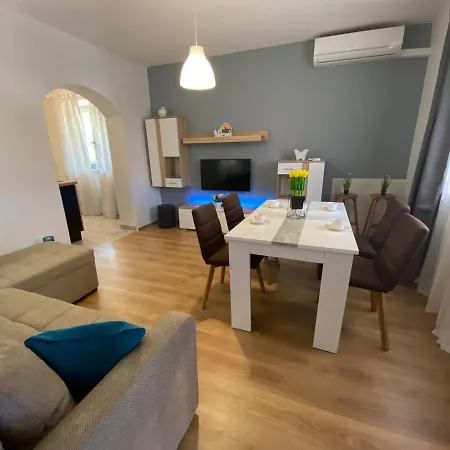 Dora Apartment