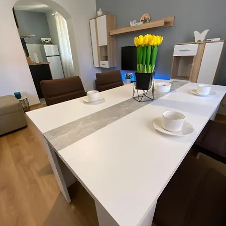 Dora Apartment *