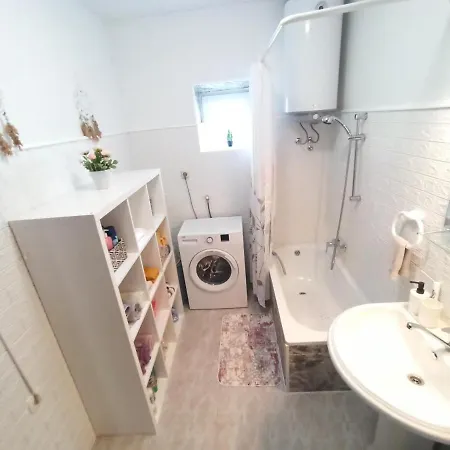 Διαμέρισμα Dora